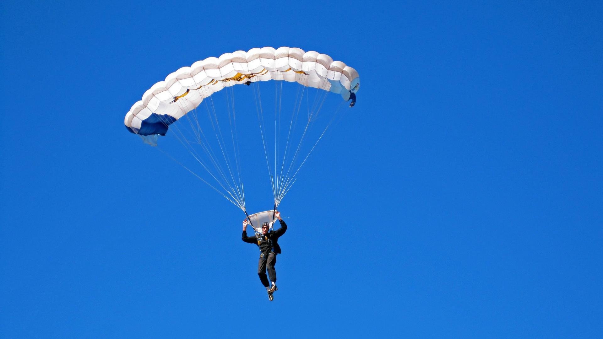 拜仁单节拉开中国，坎特关键进球定乾坤—足球场上的唯一性启示