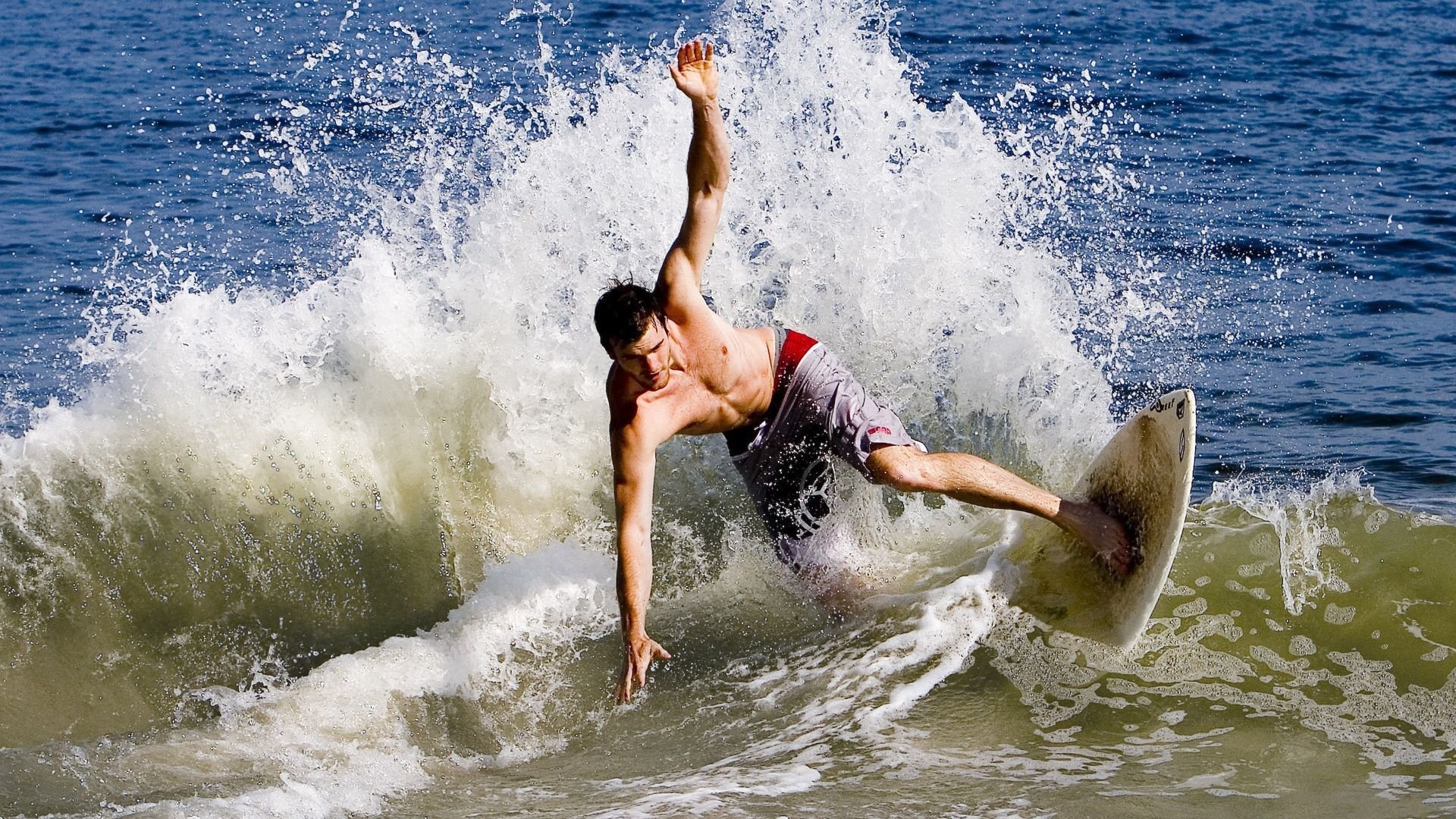 布克单核轰下40+篮网稳扎稳打擒灰熊