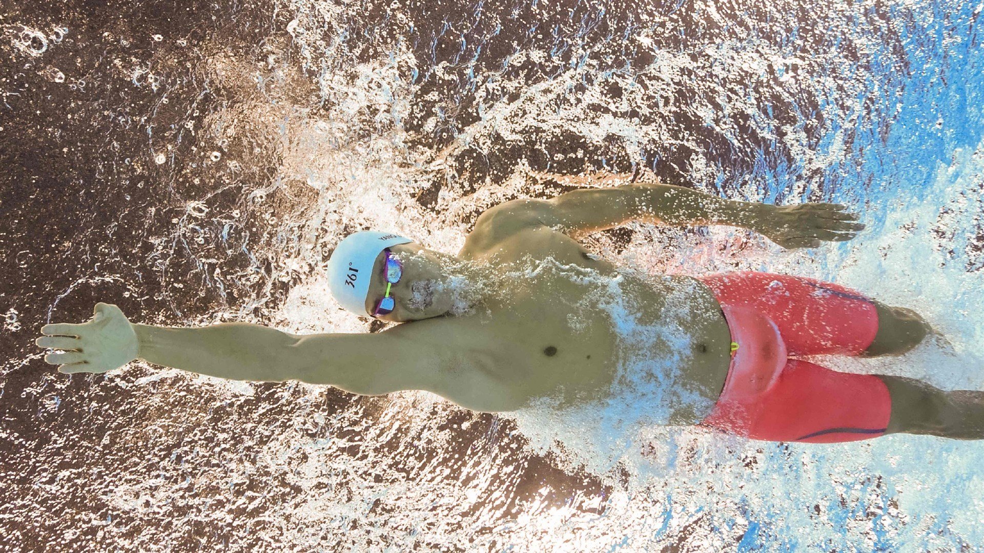 赛道与球场，当F1揭幕战遇见开拓者冲垮猛龙